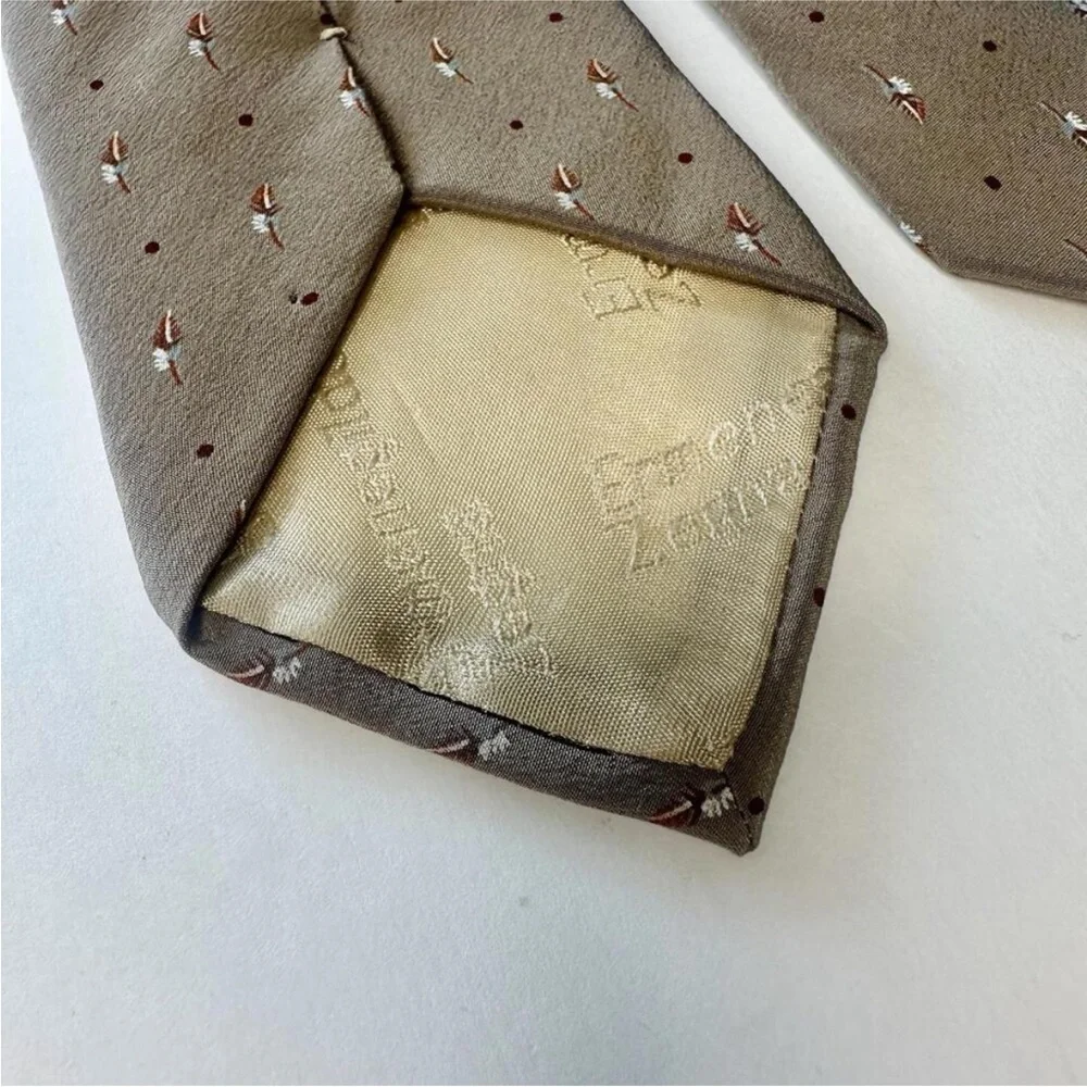 Vintage ERMENEGILDO ZEGNA Painted Taupe w Feathers Classic Silk Tie, 3”